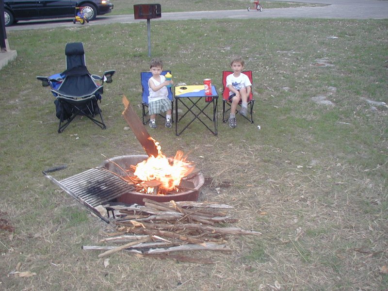 2003-03-15 18-17-59-Camping-Jim-Hogg-Chance-Dax.JPG